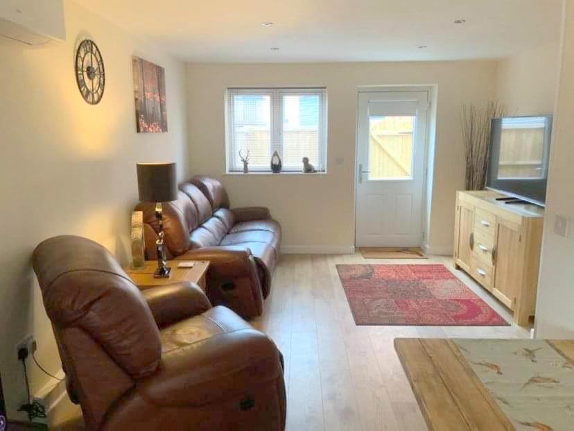 Pet Friendly Cottage Ashbourne With Parking Exterior photo